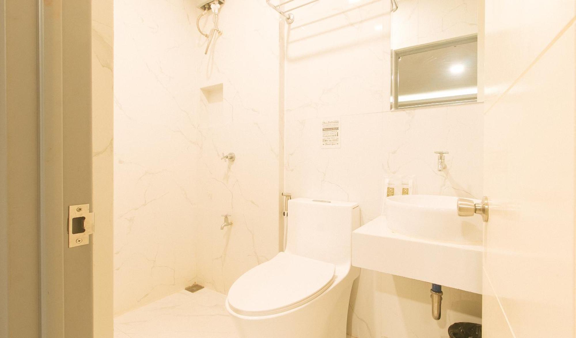 Reddoorz Plus At Seventy Five Inn Near Manila Airport Paranaque City Εξωτερικό φωτογραφία